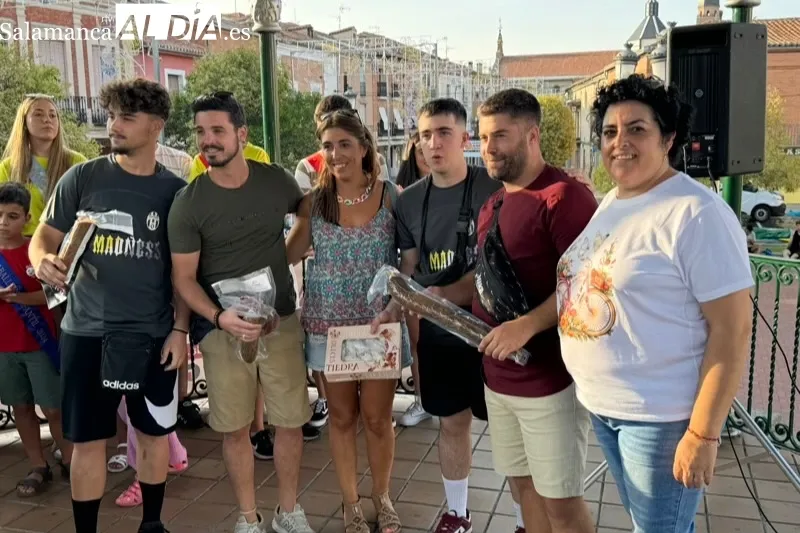 Foto 4 - Gran ambiente y 57 grupos protagonizan la gran Gincana de Pe&ntilde;as de las Ferias y Fiestas