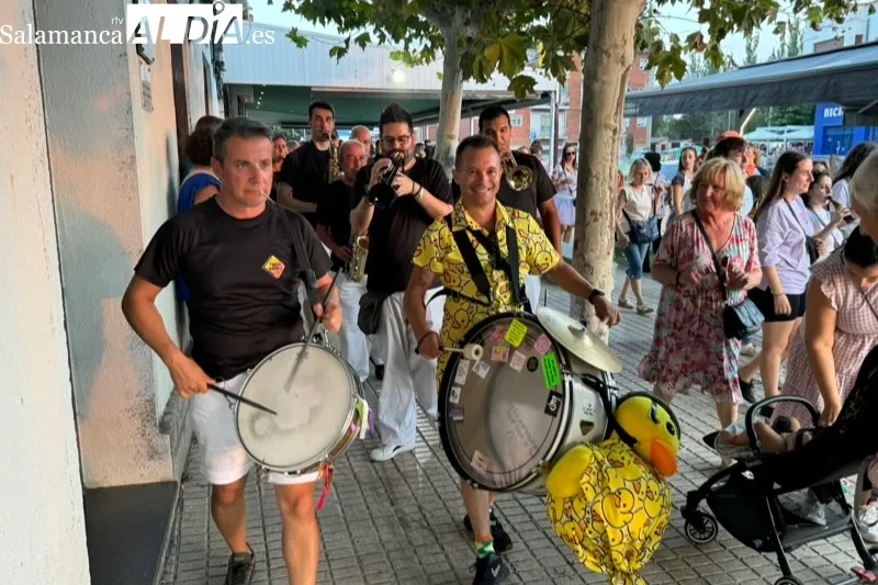 Foto 9 - Correpe&ntilde;as festivo, cuentacuentos y copla: El Mi&eacute;rcoles de Ferias, disfrutado por grandes y peque&ntilde;os