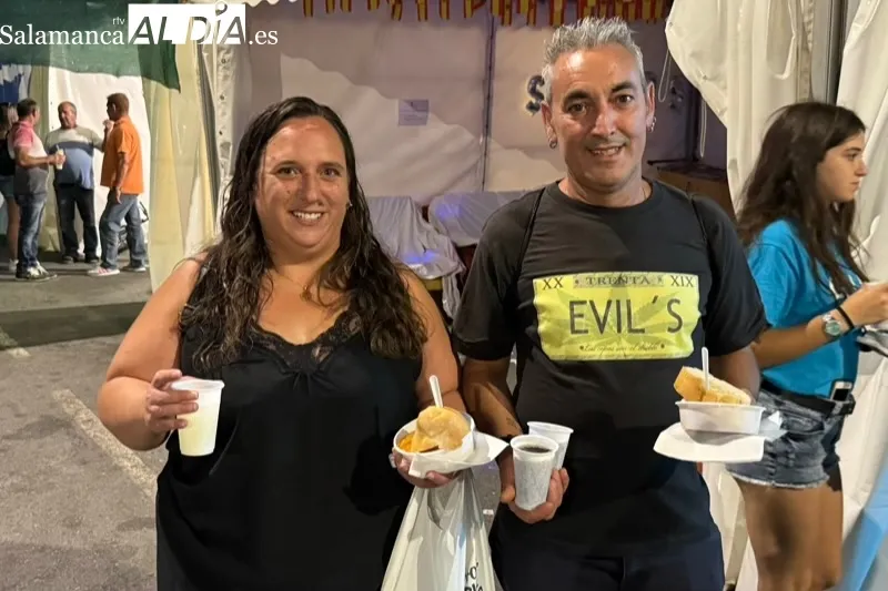 Foto 11 - Pe&ntilde;aranda disfruta con m&aacute;s de 1.200 raciones solidarias de patatas mene&aacute;s en favor de la AECC