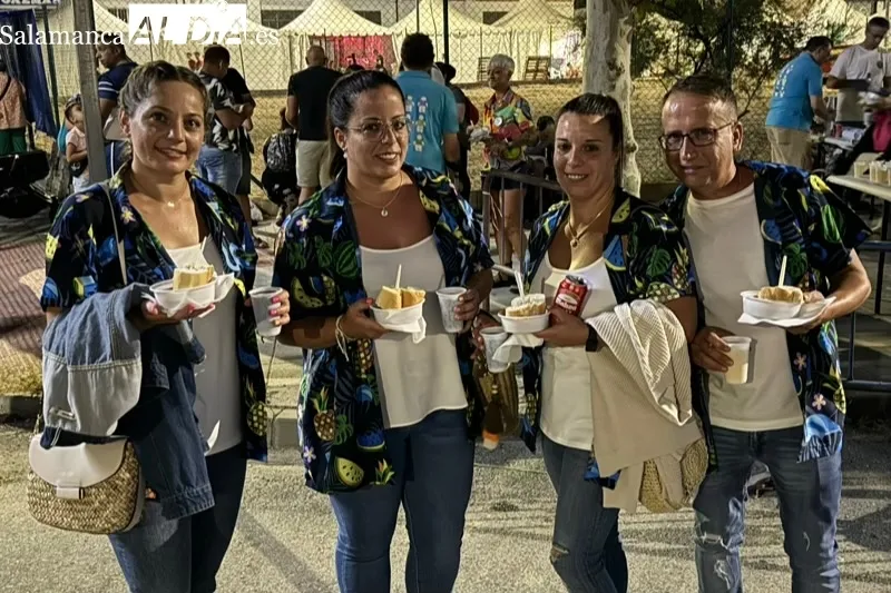 Foto 3 - Pe&ntilde;aranda disfruta con m&aacute;s de 1.200 raciones solidarias de patatas mene&aacute;s en favor de la AECC