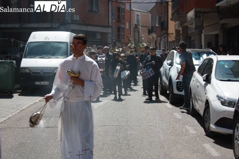 Foto 10 - Pe&ntilde;aranda ofrece un multitudinario fervor a su patrona, Santa Mar&iacute;a Reina, en su d&iacute;a grande