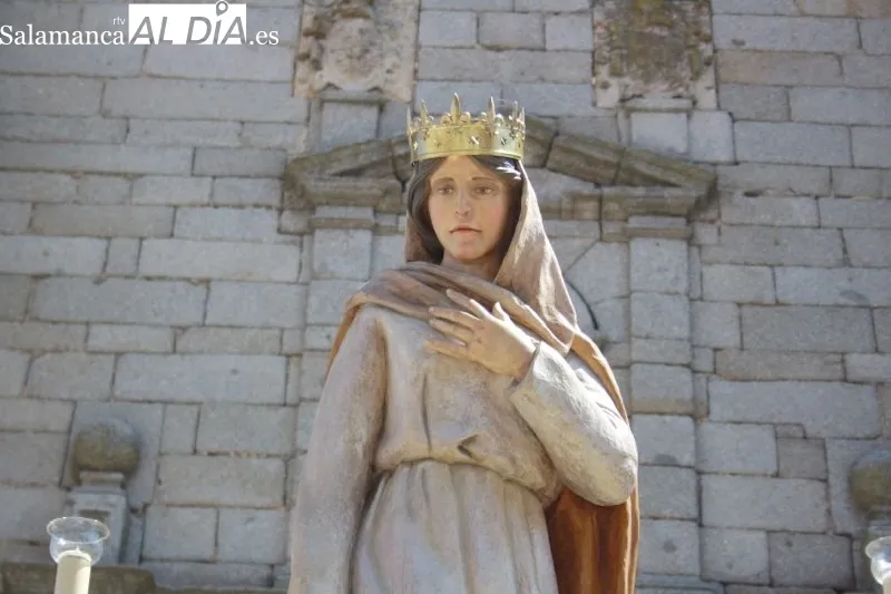 Foto 4 - Pe&ntilde;aranda ofrece un multitudinario fervor a su patrona, Santa Mar&iacute;a Reina, en su d&iacute;a grande