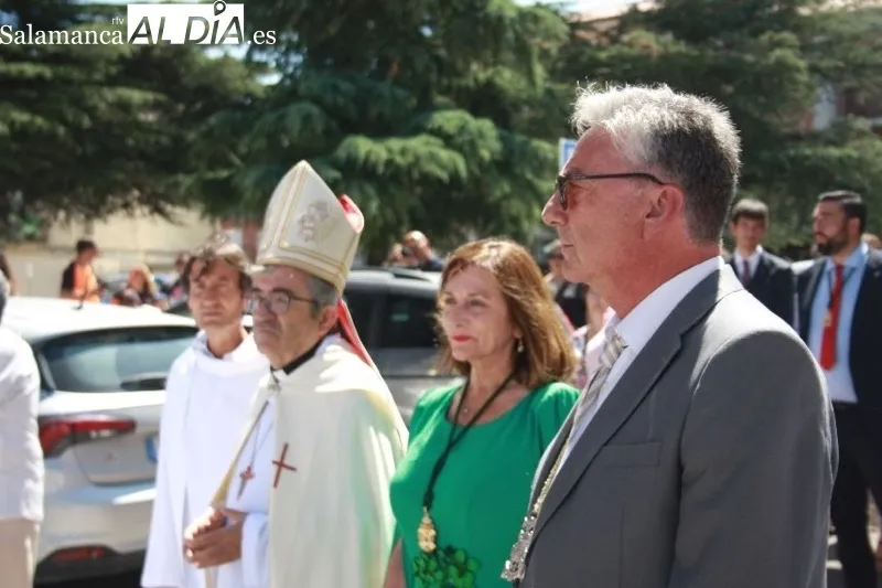 Foto 3 - Pe&ntilde;aranda ofrece un multitudinario fervor a su patrona, Santa Mar&iacute;a Reina, en su d&iacute;a grande