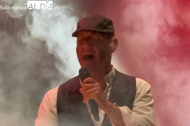Foto 13 - Paco Candela hace latir su 'coraz&oacute;n de pl&aacute;stico' junto a un entregado p&uacute;blico 