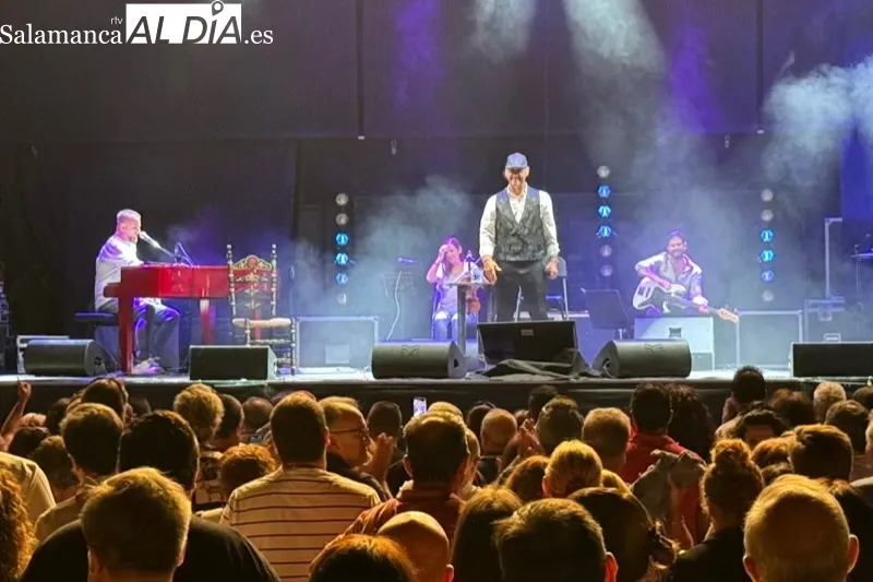 Foto 14 - Paco Candela hace latir su 'coraz&oacute;n de pl&aacute;stico' junto a un entregado p&uacute;blico 