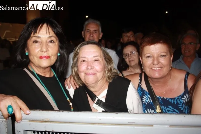 Foto 9 - Paco Candela hace latir su 'coraz&oacute;n de pl&aacute;stico' junto a un entregado p&uacute;blico 