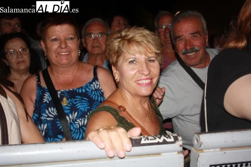 Foto 8 - Paco Candela hace latir su 'coraz&oacute;n de pl&aacute;stico' junto a un entregado p&uacute;blico 