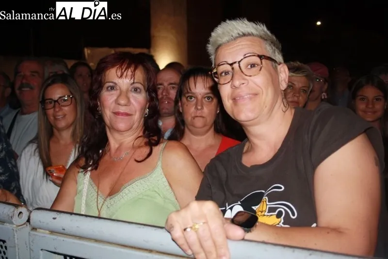 Foto 6 - Paco Candela hace latir su 'coraz&oacute;n de pl&aacute;stico' junto a un entregado p&uacute;blico 