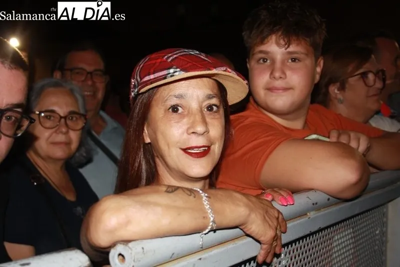 Foto 5 - Paco Candela hace latir su 'coraz&oacute;n de pl&aacute;stico' junto a un entregado p&uacute;blico 