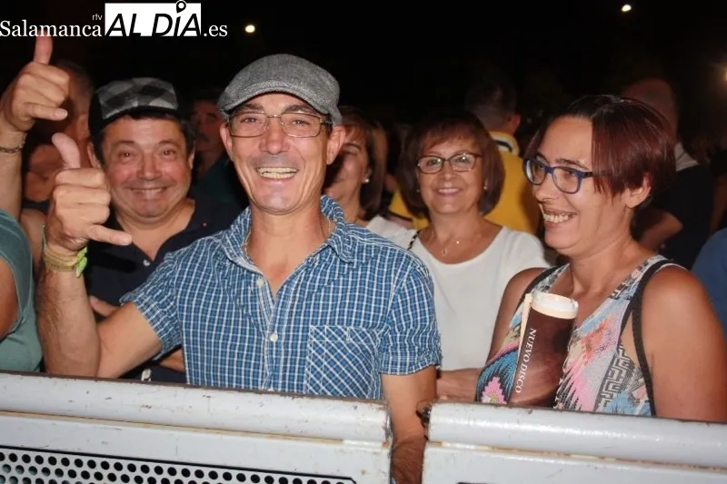 Foto 4 - Paco Candela hace latir su 'coraz&oacute;n de pl&aacute;stico' junto a un entregado p&uacute;blico 