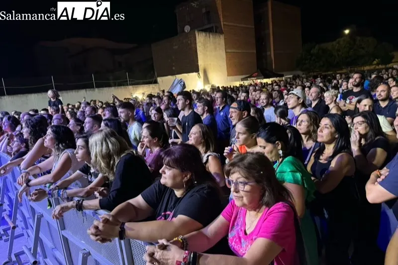 Foto 7 - Salto Base triunfa en su debut en Pe&ntilde;aranda y teloneando a Rulo, con multitud de gargantas coreando sus canciones