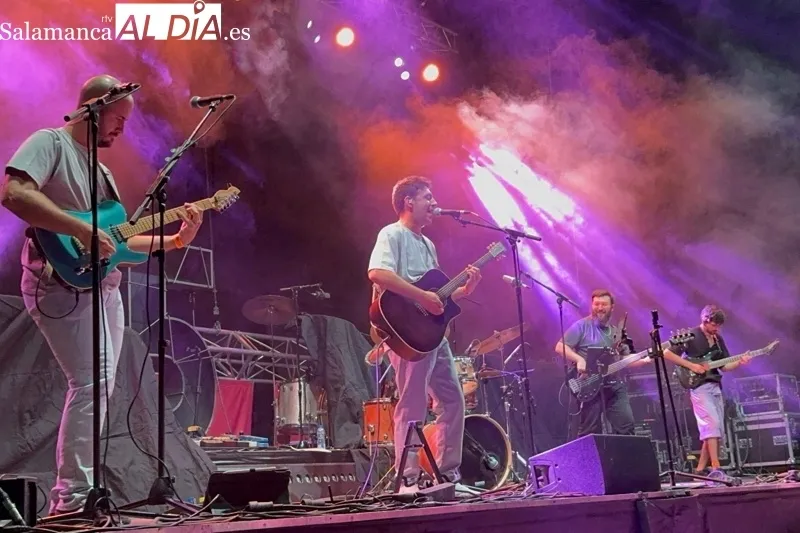 Foto 8 - Salto Base triunfa en su debut en Pe&ntilde;aranda y teloneando a Rulo, con multitud de gargantas coreando sus canciones