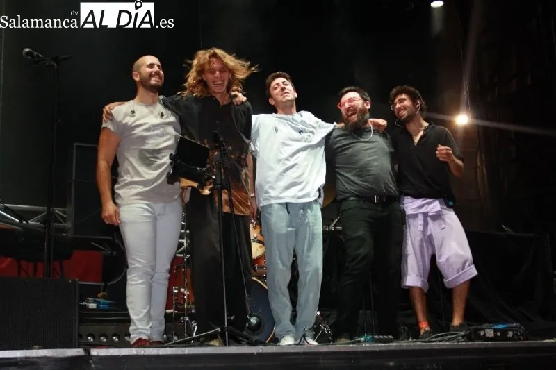 Foto 2 - Salto Base triunfa en su debut en Pe&ntilde;aranda y teloneando a Rulo, con multitud de gargantas coreando sus canciones