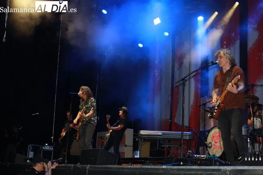 Foto 8 - Rulo y la Contrabanda desborda en energ&iacute;a y rock en su esperado concierto en Pe&ntilde;aranda