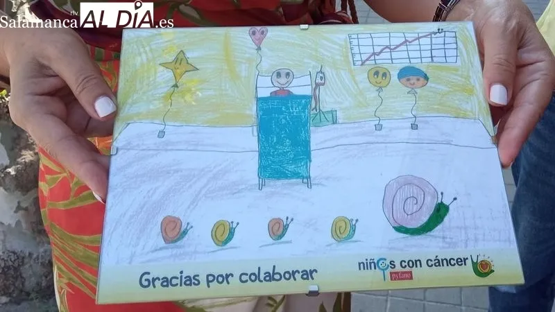 Alfonso González, vocal de Pyfano, entregó un cuadro a Rosa del Pozo y Angelines Arroyo, directivas del colectivo de mujeres