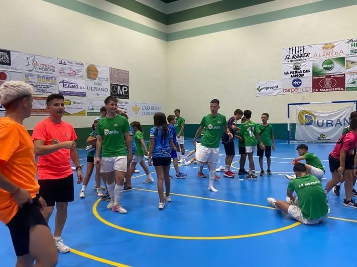 Foto 2 - El Piensos Dur&aacute;n Albense FS se lleva el Trofeo de Ferias