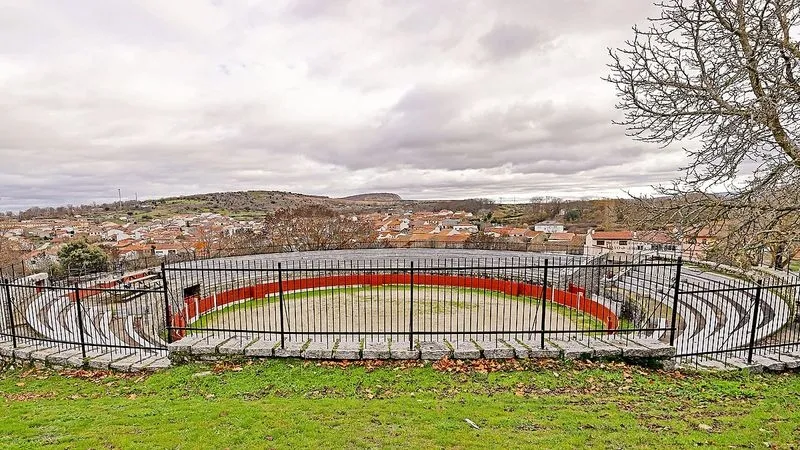 Plaza de toros y panorámica de Los Santos
