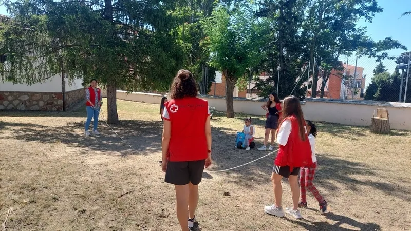 Voluntariado joven campamento urbano Pizarrales verano 2024.