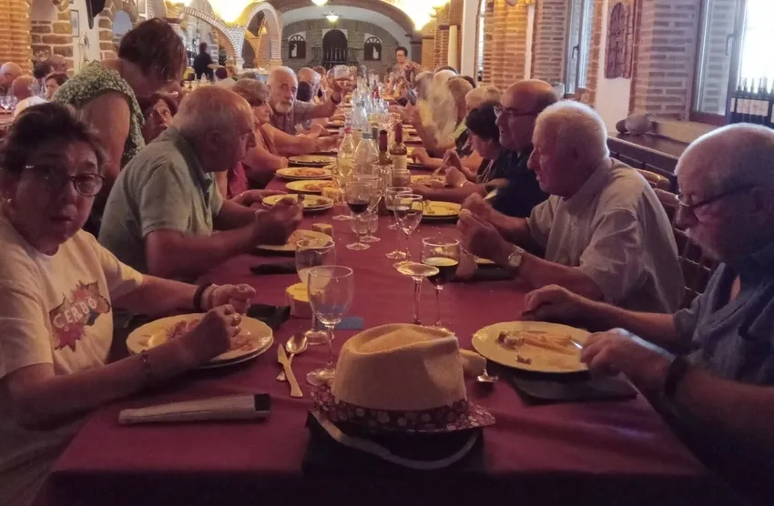 Fiesta de los mayores de Cerralbo con una comida en el Apartadero Dos de Lumbrales