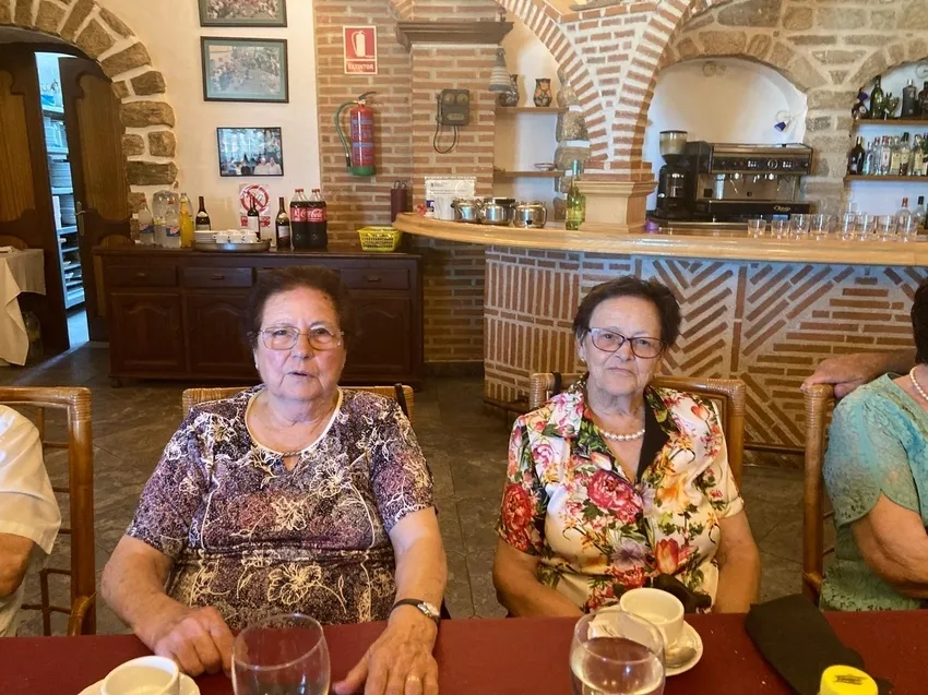Fiesta de los mayores de Cerralbo con una comida en el Apartadero Dos de Lumbrales
