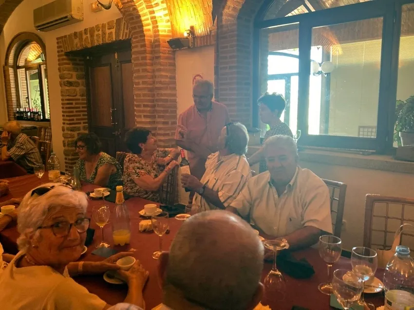 Fiesta de los mayores de Cerralbo con una comida en el Apartadero Dos de Lumbrales