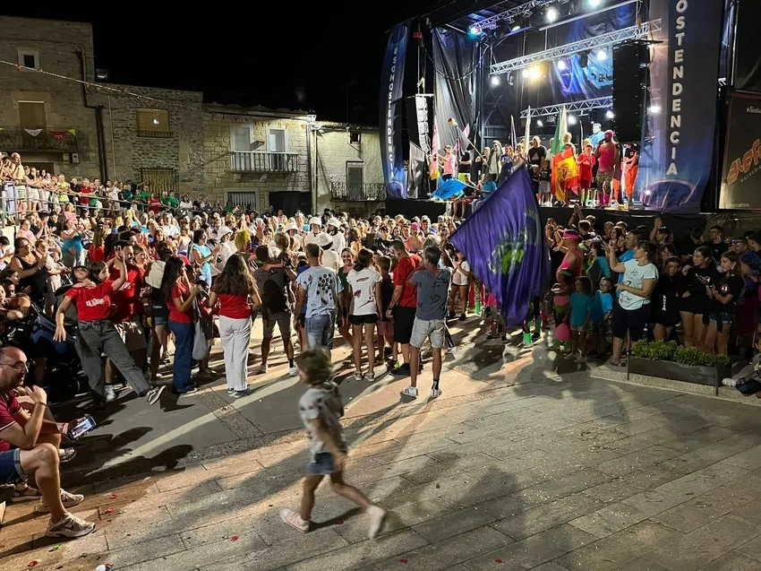 Foto 10 - Las pe&ntilde;as de Saucelle le toman el pulso a las fiestas