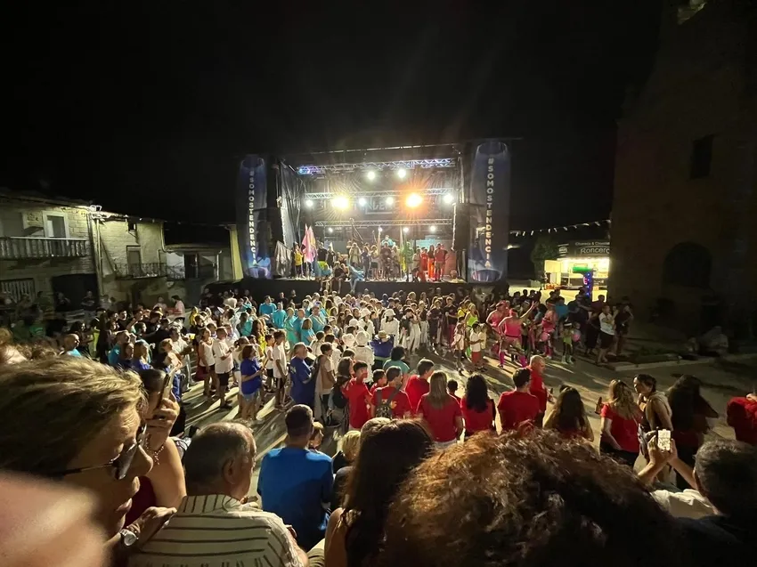 Foto 9 - Las pe&ntilde;as de Saucelle le toman el pulso a las fiestas