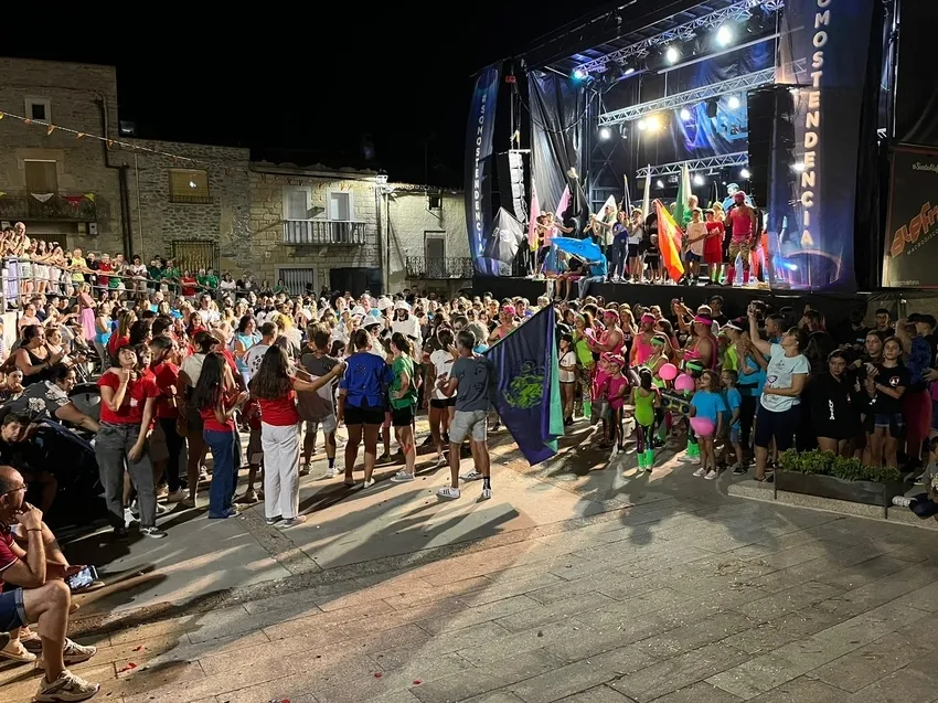 Foto 8 - Las pe&ntilde;as de Saucelle le toman el pulso a las fiestas