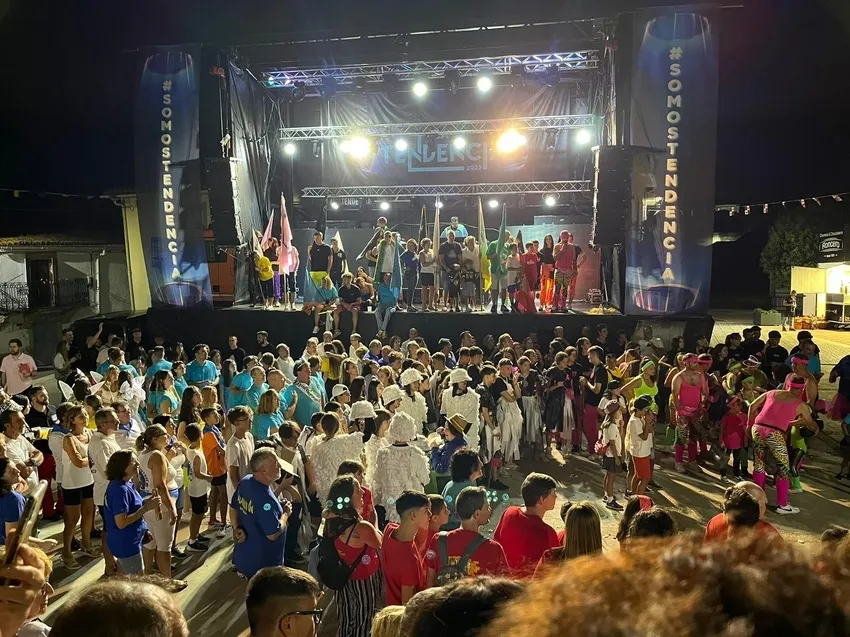 Foto 7 - Las pe&ntilde;as de Saucelle le toman el pulso a las fiestas