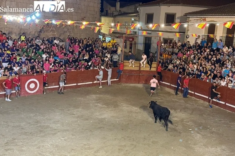 Gran ambiente en la capea nocturna de Villavieja de Yeltes 