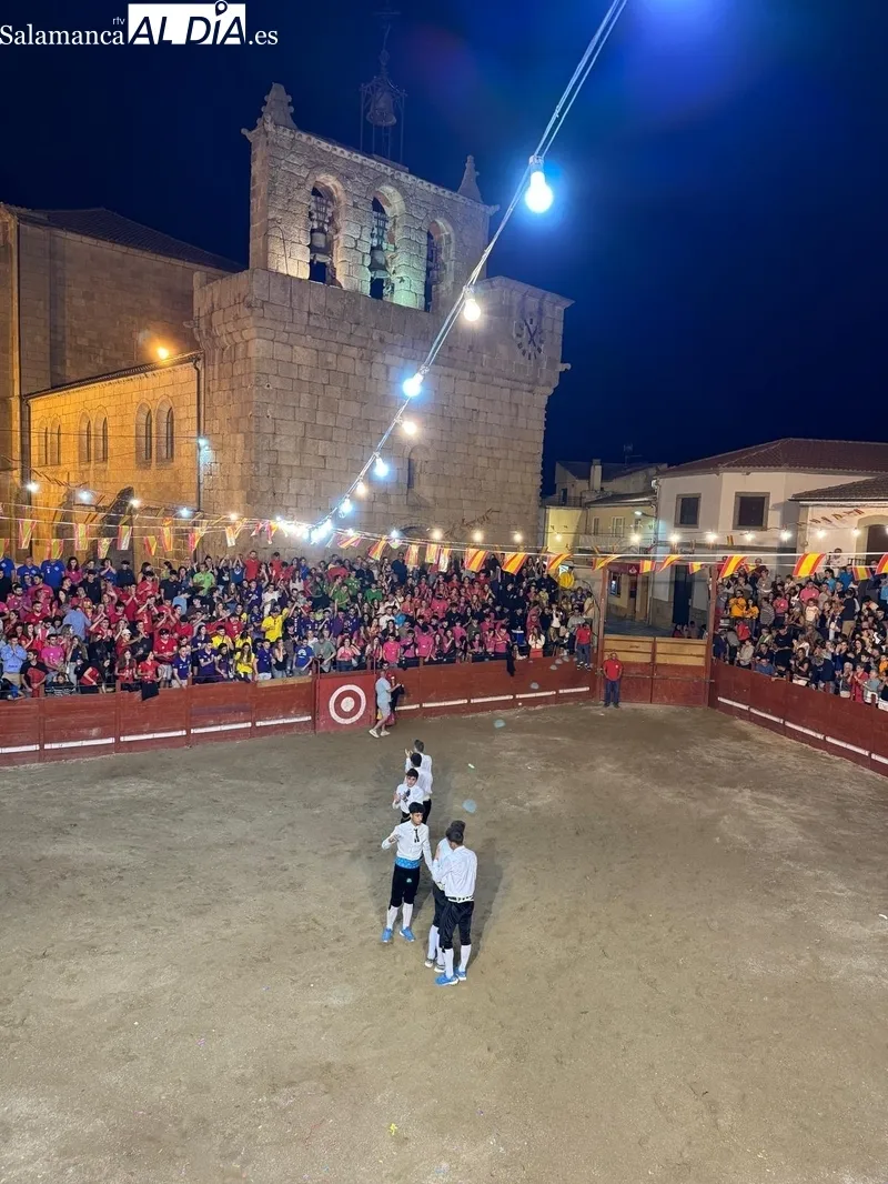 Gran ambiente en la capea nocturna de Villavieja de Yeltes 