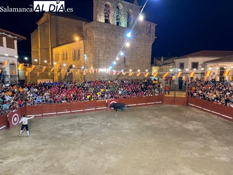 Gran ambiente en la capea nocturna de Villavieja de Yeltes 