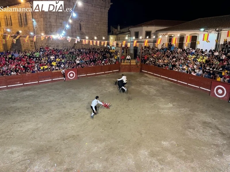 Gran ambiente en la capea nocturna de Villavieja de Yeltes 