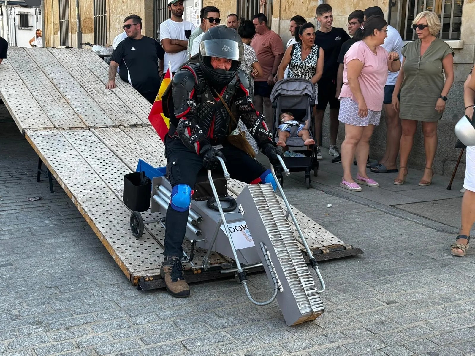 Foto 3 - Diversi&oacute;n y creatividad protagonizan el I Concurso de Autos Locos de Cantalpino