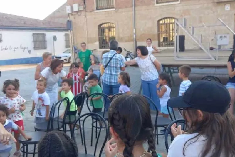 Foto 4 - Decenas de peque&ntilde;os participan en una animada gincana infantil en la previa de las fiestas patronales en Cantalpino