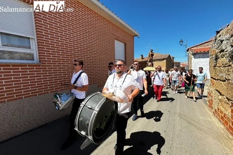 Foto 7 - Cantalpino arropa a San Roque de manera masiva en el d&iacute;a grande de sus fiestas patronales