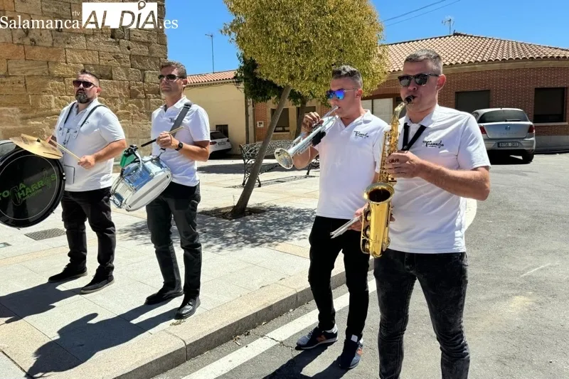 Foto 3 - Cantalpino arropa a San Roque de manera masiva en el d&iacute;a grande de sus fiestas patronales