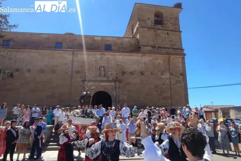 Foto 10 - Babilafuente se echa a las calles para honrar a San Roque con bailes y v&iacute;tores