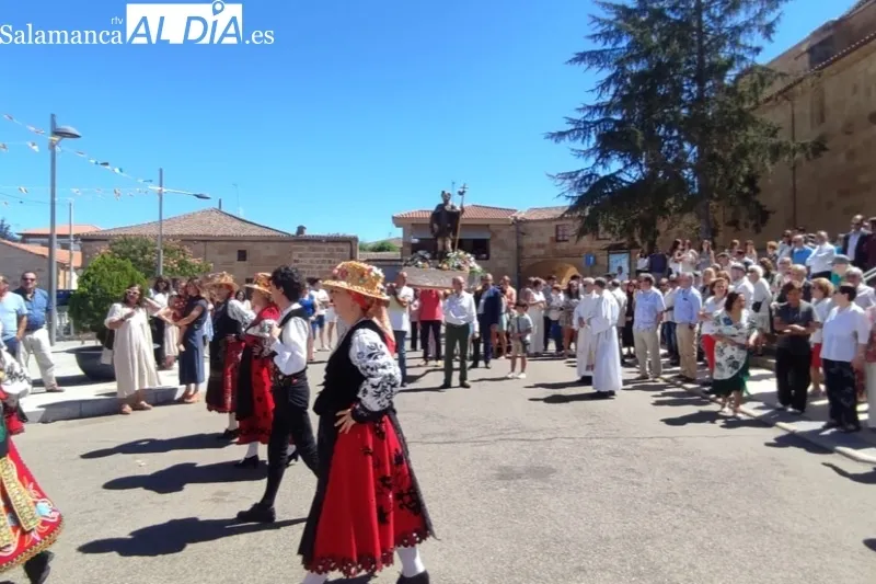 Foto 5 - Babilafuente se echa a las calles para honrar a San Roque con bailes y v&iacute;tores