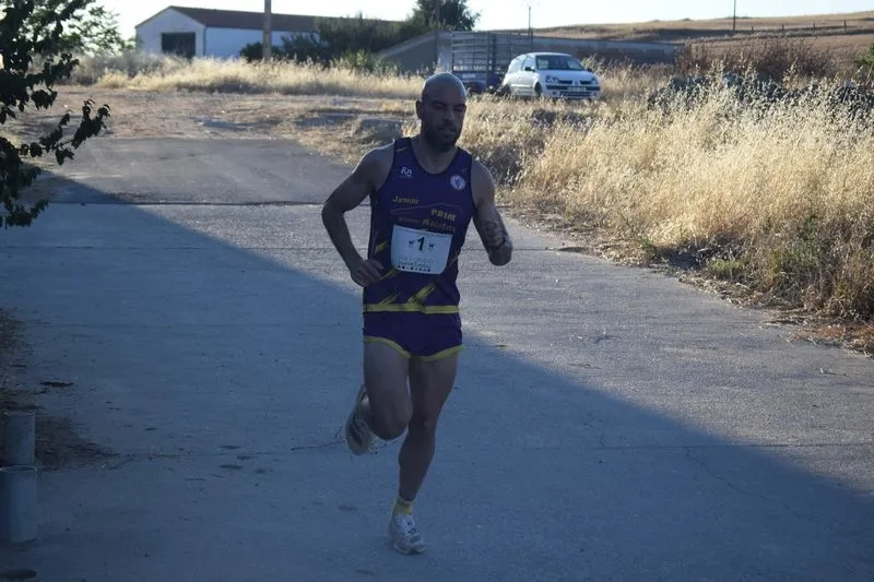 Foto 2 - H&eacute;ctor Rodr&iacute;guez y Esther Cruz ganan la Carrera Campestre de Valdemierque