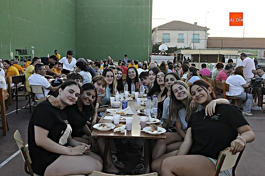 Comida popular en Tenebrón/ Fotos: Adrián M.Pastor