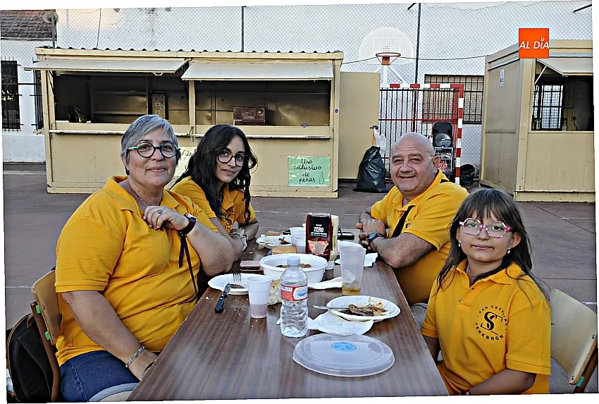 Comida popular en Tenebrón/ Fotos: Adrián M.Pastor