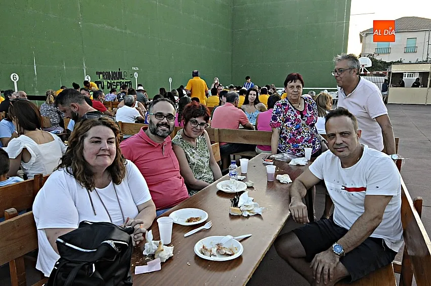 Comida popular en Tenebrón/ Fotos: Adrián M.Pastor