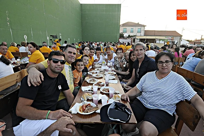 Comida popular en Tenebrón/ Fotos: Adrián M.Pastor