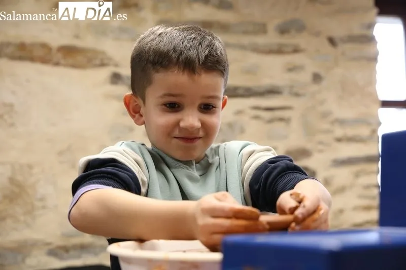 Foto 17 - Los cursos de alfarer&iacute;a acercan a los ni&ntilde;os a la tradici&oacute;n 
