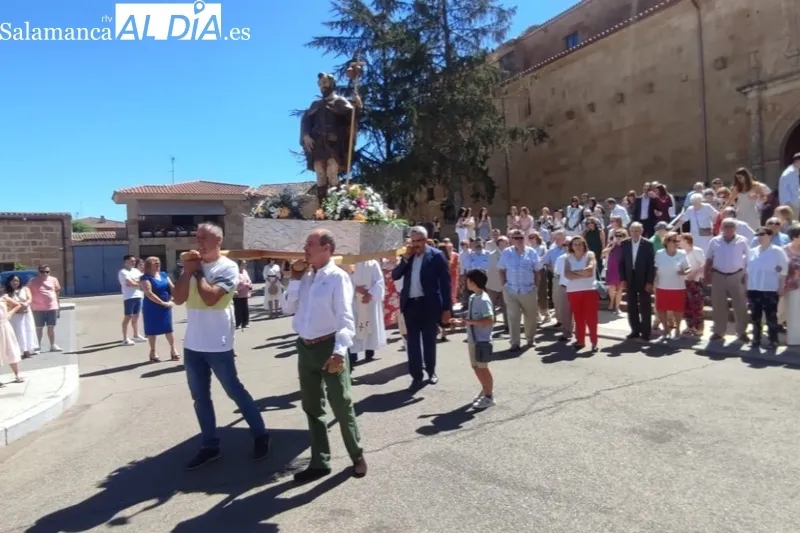 Foto 9 - Babilafuente se echa a las calles para honrar a San Roque con bailes y v&iacute;tores