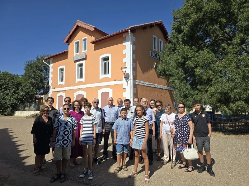 Foto 2 - Emotiva jornada en Gomecello de 43 miembros de la familia Fern&aacute;ndez de Cabo de La Armu&ntilde;a