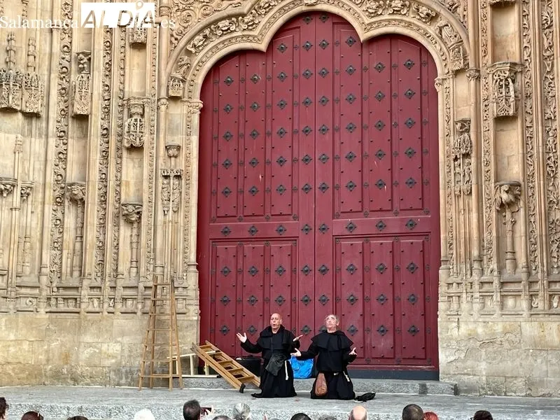 Foto 12 - Kuro NeKo representa &iexcl;JER&Oacute;&Oacute;&Oacute;&Oacute;&Oacute;NIMO! en el Atrio de la Catedral para abrir el fin de semana