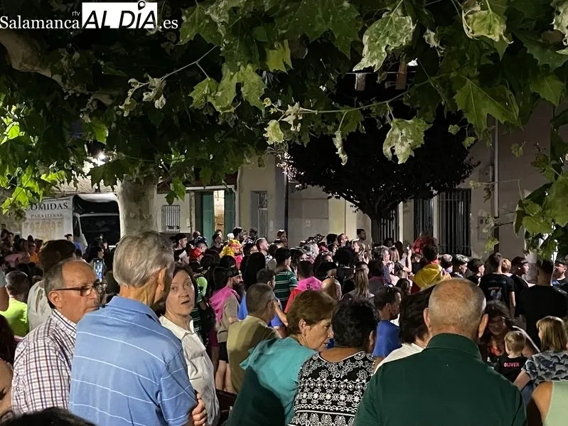 Foto 9 - El preg&oacute;n de fiestas y el chupinazo da el pistoletazo de salida a las fiestas de Castellanos de Moriscos