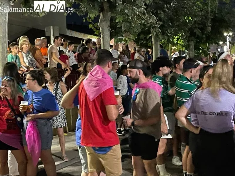 Foto 8 - El preg&oacute;n de fiestas y el chupinazo da el pistoletazo de salida a las fiestas de Castellanos de Moriscos